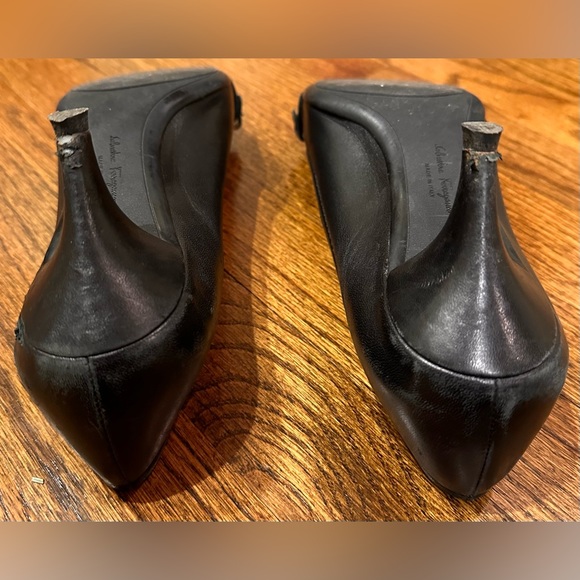 417. Ladies Salvatore Ferragamo Vintage Black Leather and Patent Horse Bit Shoes - Picture 9 of 16